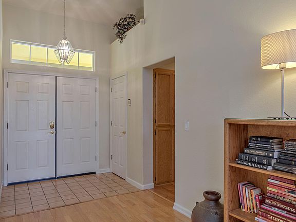 3rd image of 1127 Mesquite Dr