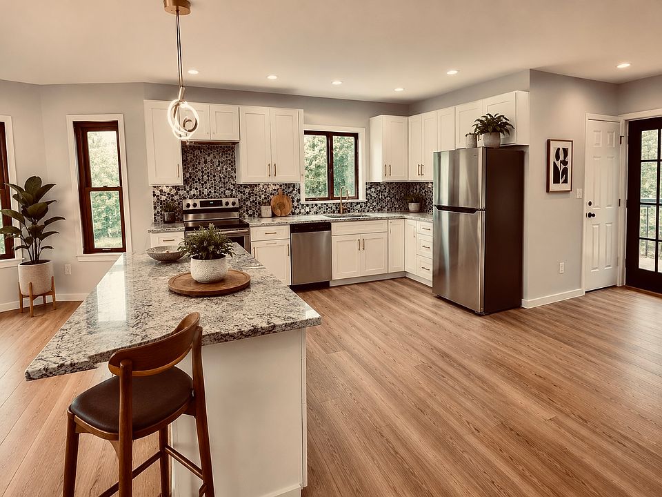 1st image of 62 Sylvan St #1