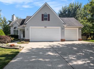 5281 Genesee Oaks Ct, Grand Blanc, MI 48439