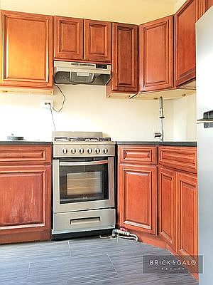 4th image of 2121 Beekman Pl APT 2C
