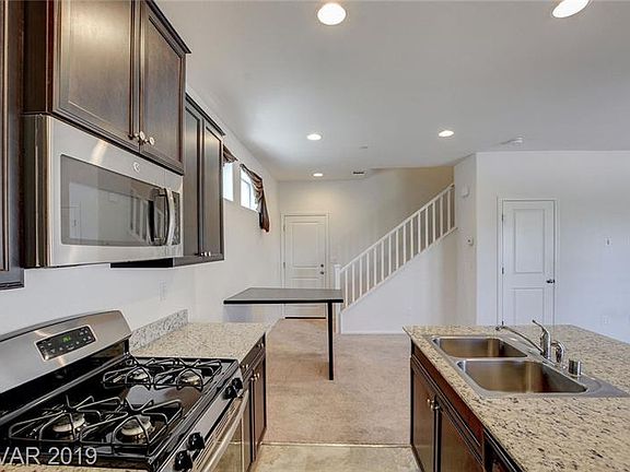 2nd image of 7542 Whitman Colonial St