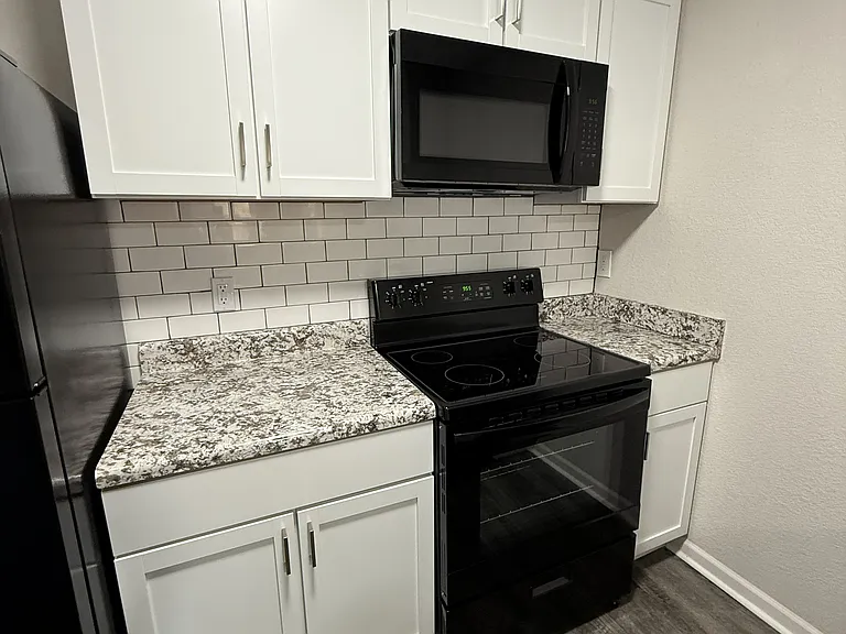 Williamsburg Square Apartments — Photo 11