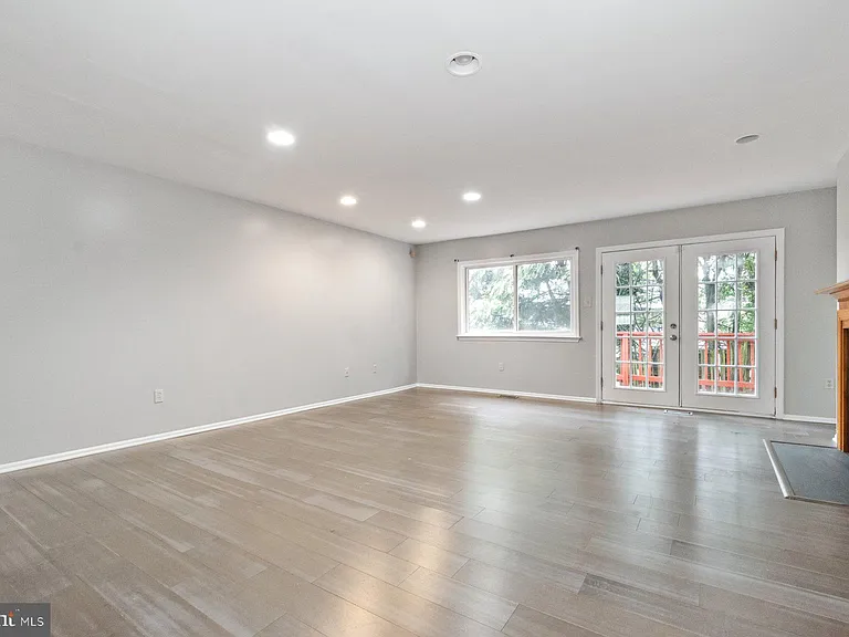 54 Hamlet Dr — Photo 10