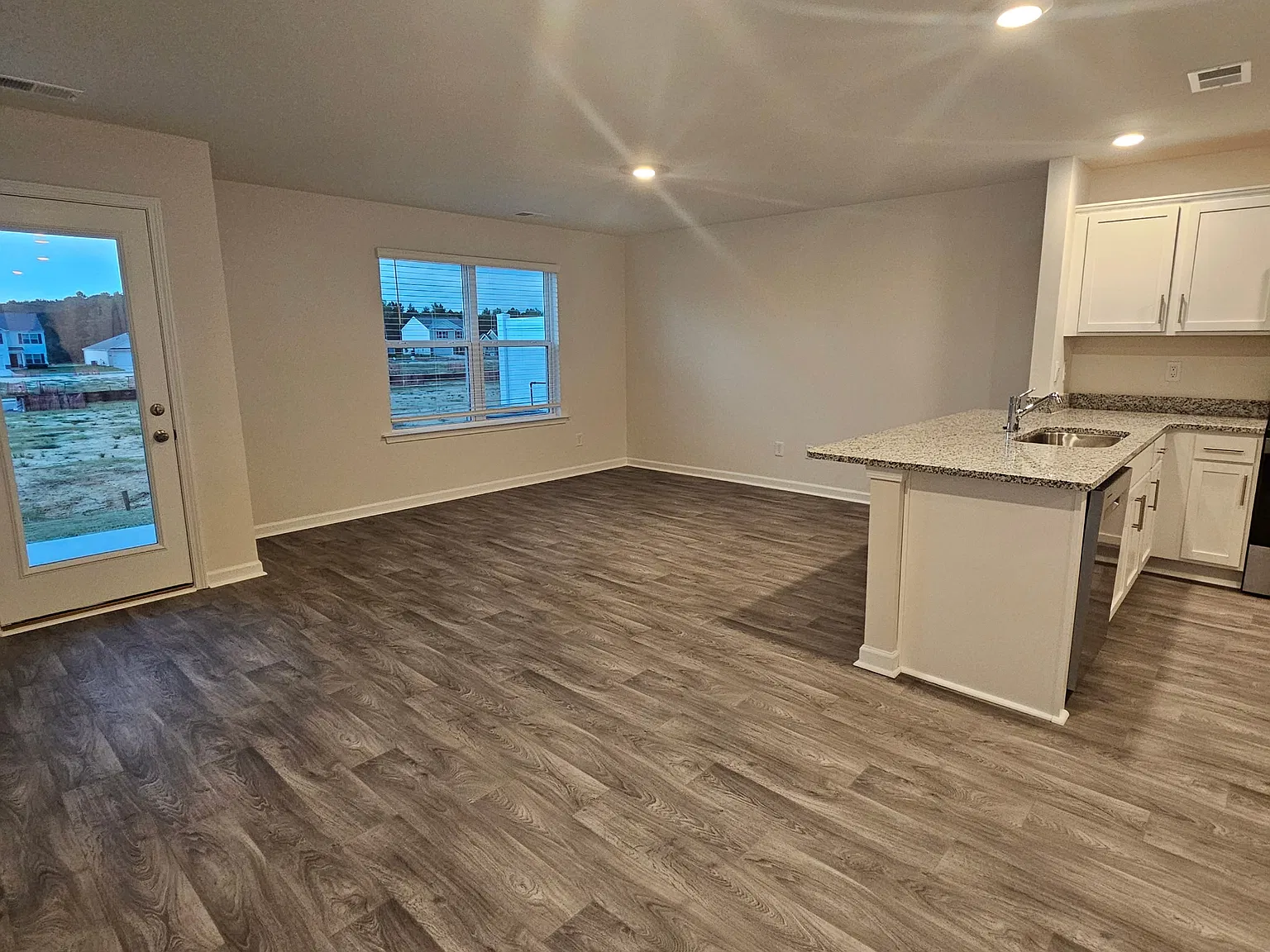 3 bed, 2.5 bath, 1418 sqft, $1,730 — Photo 4