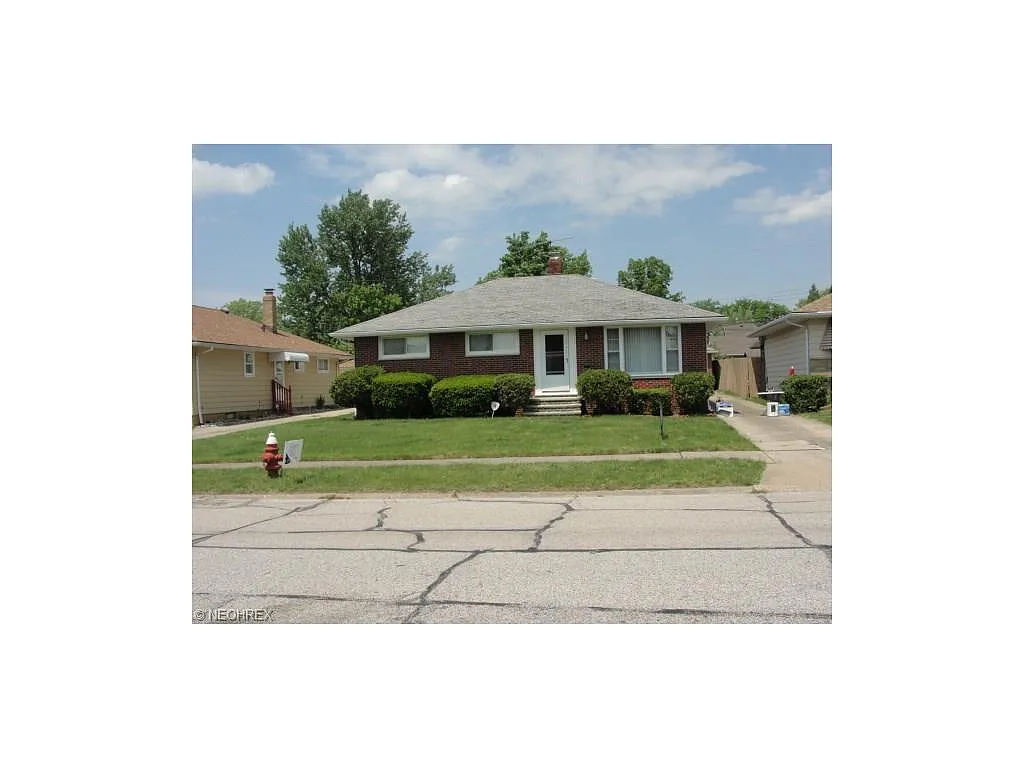 15601 Shirley Ave photo 1