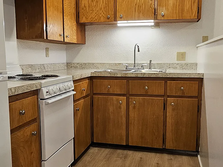 206 N M St — Photo 3