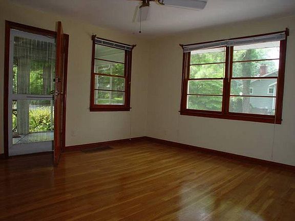 good sized front room