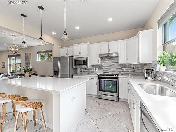 3rd image of 572 SE Monet Dr