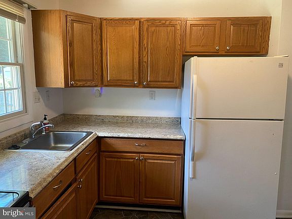 4th image of 2338 Woodberry Dr