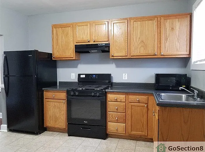 4 bed, 2.0 bath, $2,800 — Photo 2