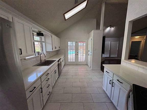 5th image of 4208 Hemlock St