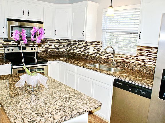 2nd image of 17 Flamingo Ct