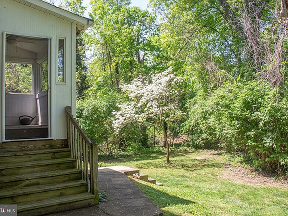 4th image of 635 Upland Pl
