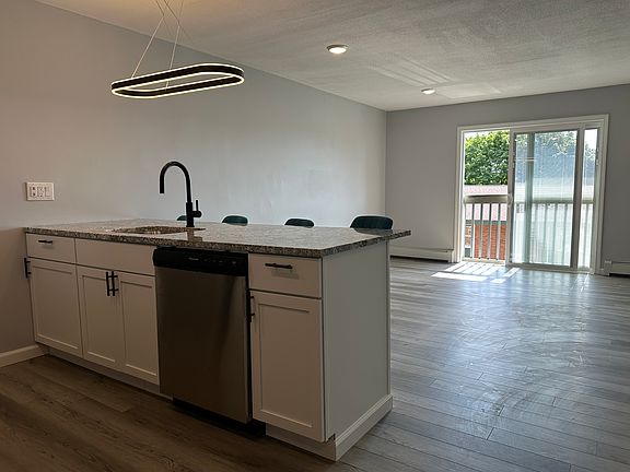 4th image of 314 Oak St #14