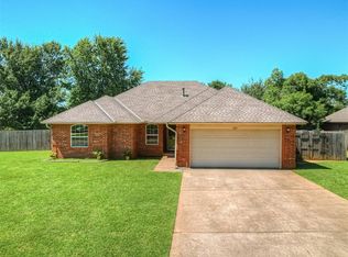400 Ryan Way, Edmond, OK 73003