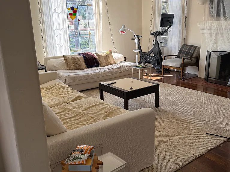 3318 Griffith Park Blvd — Photo 1