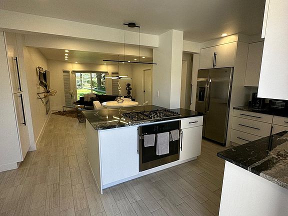 3rd image of 350 Thunderbird Dr APT 14