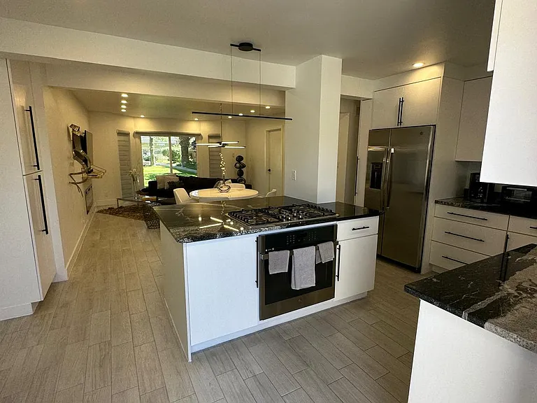 350 Thunderbird Dr #14 — Photo 3
