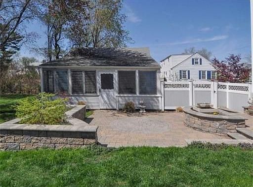 3rd image of 39 Austin Ave