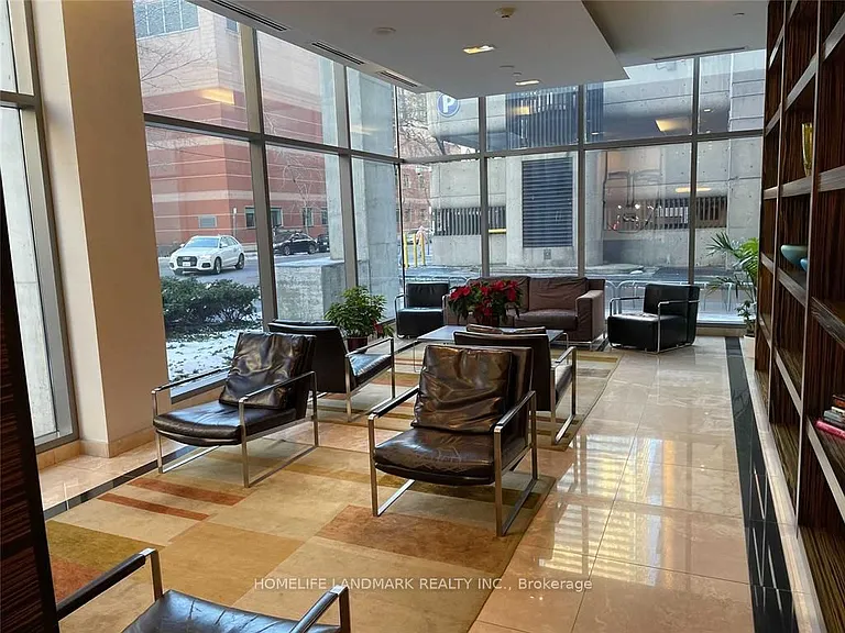 37 Grosvenor St #608 — Photo 14