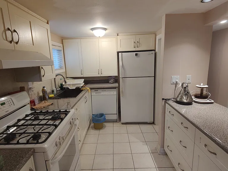 30 Orangewood Cres #BASEMENT — Photo 2
