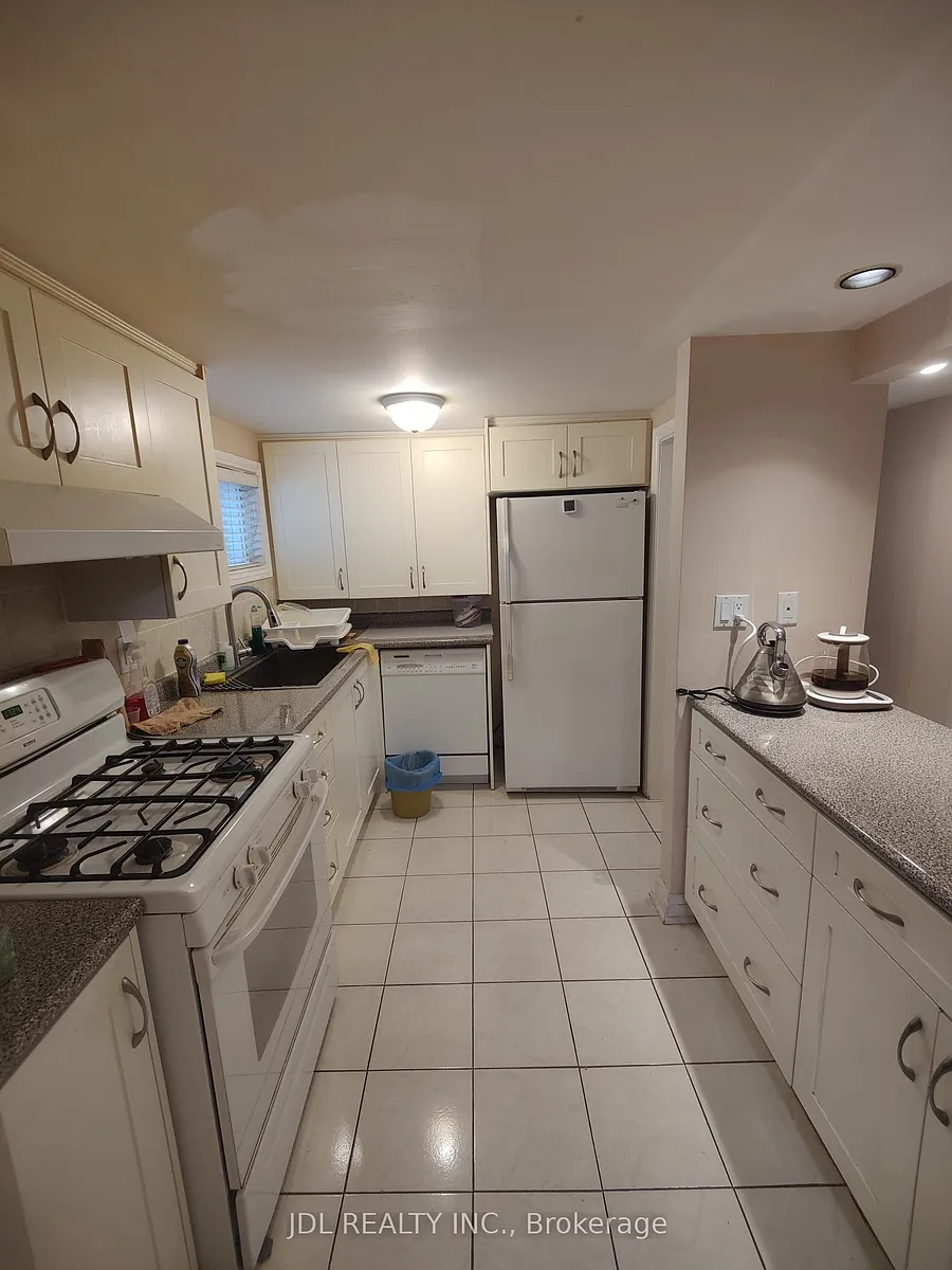 Building Photo - 30 Orangewood Cres #BASEMENT