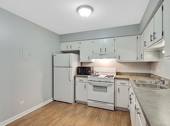 5th image of 703 Fullerton Ct #1-102