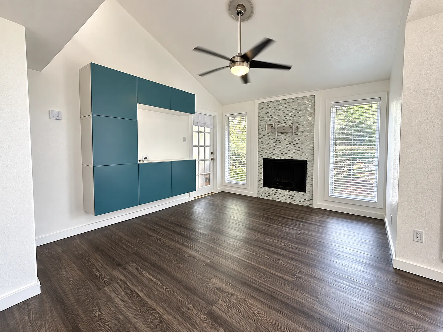 Centrally located modern condo! — Photo 3