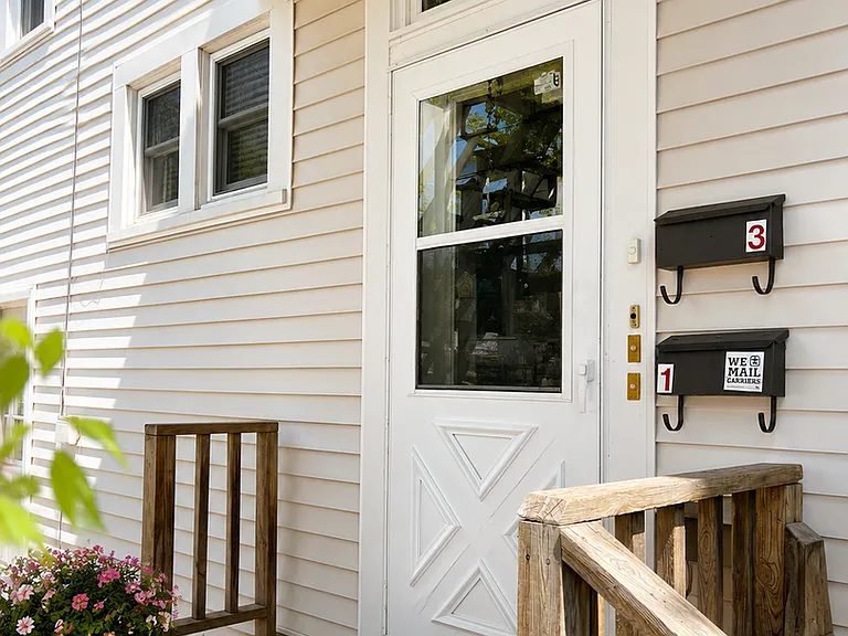 2125 E Superior St — Photo 18