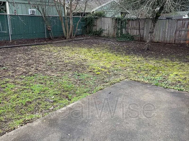 443 NE Baker Dr — Photo 16