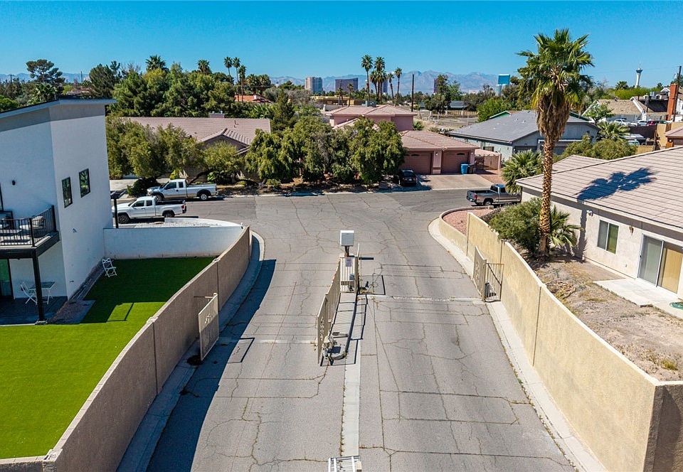 1st image of 3993 S Mojave Rd