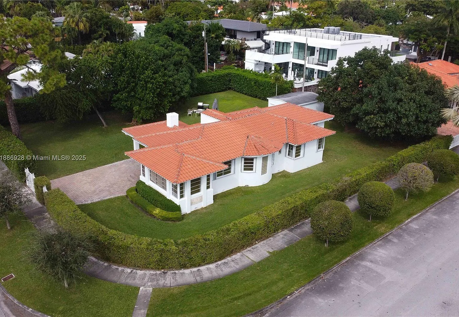 Brickell Estates — Photo 1