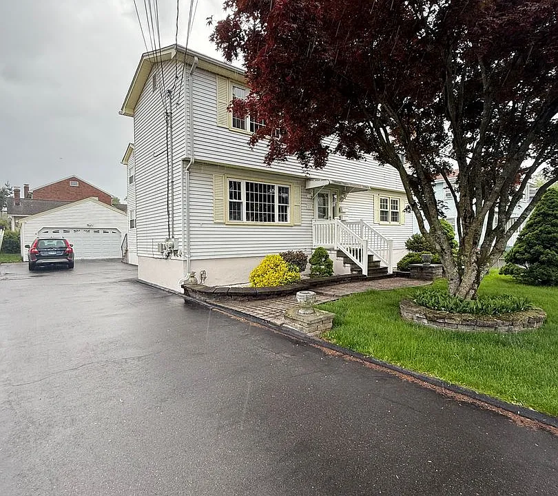 27 Janet Dr