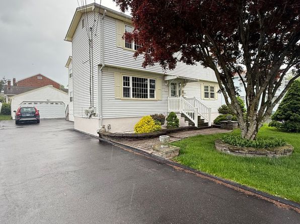 27 Janet Dr