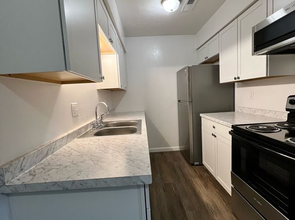 851-855 E Washington Ave