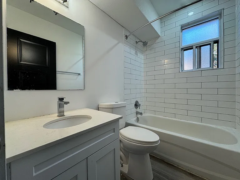 444 Park St W #204 — Photo 11