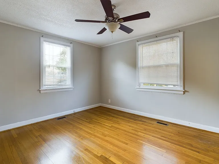 2513 Libbie Ave — Photo 18