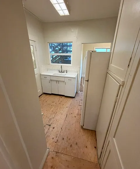 285 Van Buren Ave #4 — Photo 5