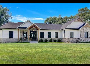 8445 Old Oak Dr, Demotte, IN 46310