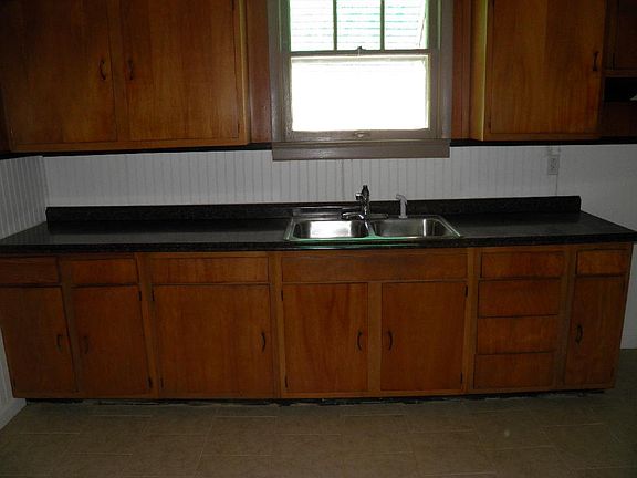 5th image of 8306 Flora Ave