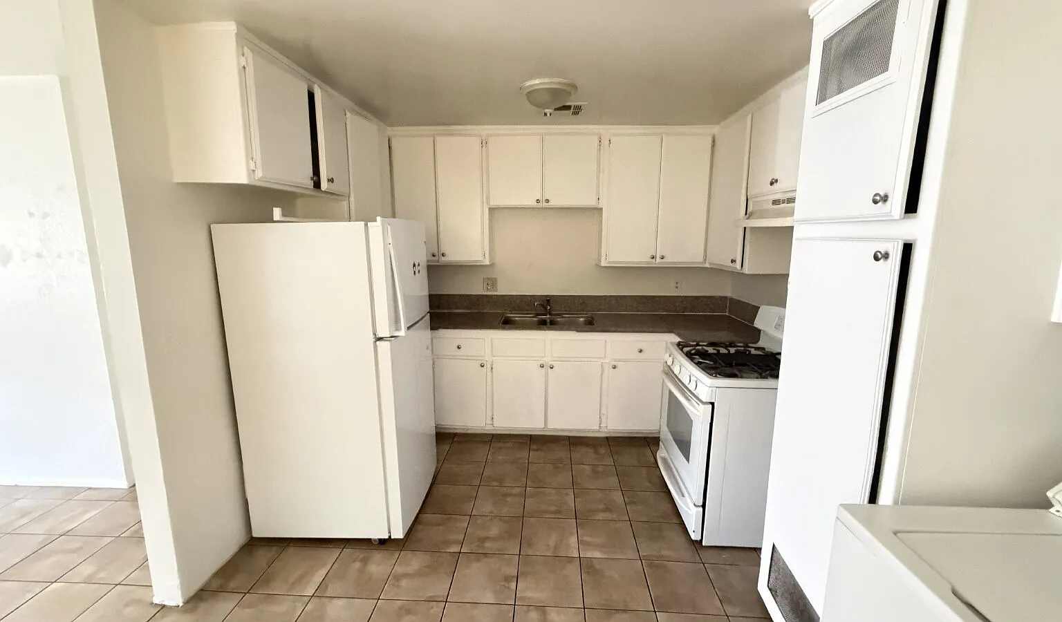 3 bed, 1.0 bath, 983 sqft, $1,350 — Photo 4