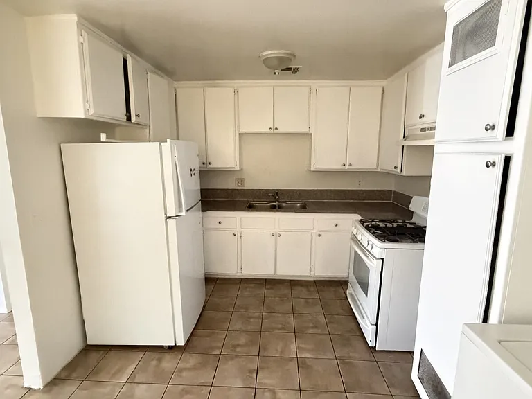 1316 E California Ave #B — Photo 4