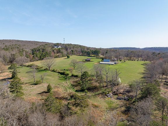 3rd image of 698 Payne Chapel Rd