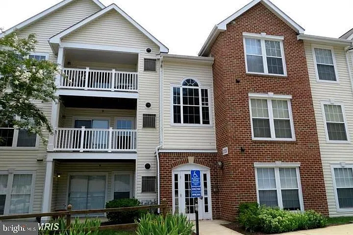 2 bed, 1038 sqft, $2,100 — Photo 2