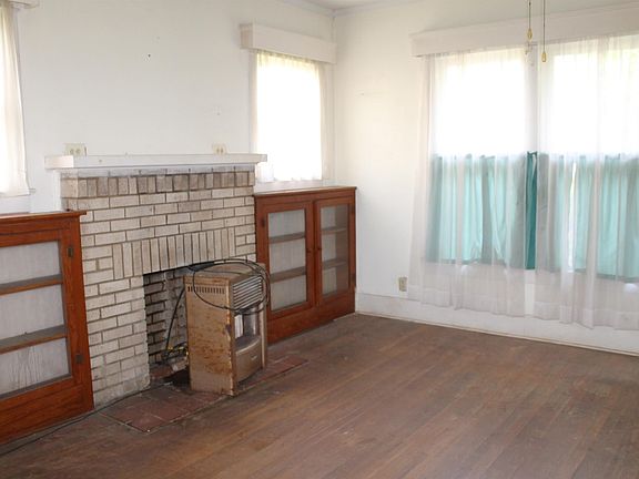 2nd image of 616 E 7th St