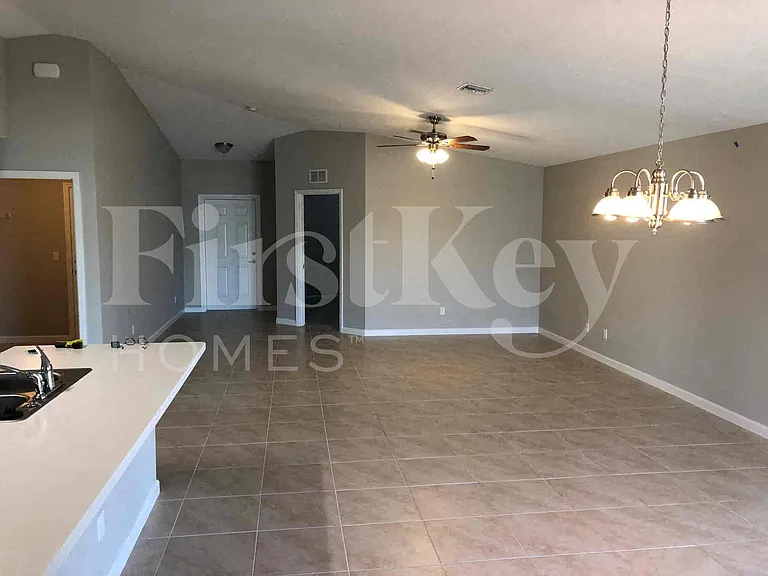 1773 SW Cannon Ave — Photo 5