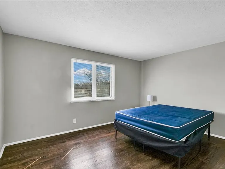 8 Ross — Photo 44
