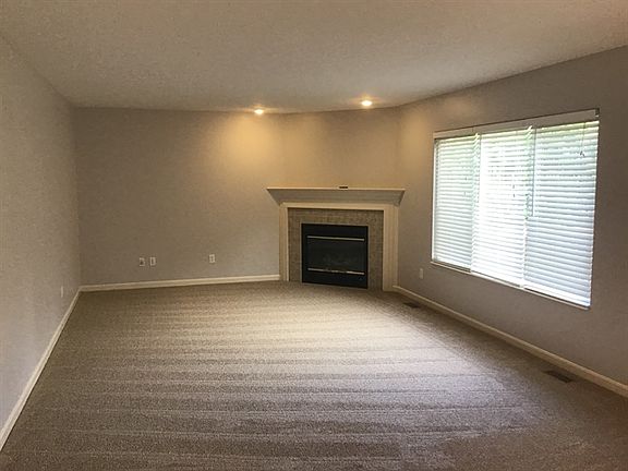 5th image of 7682 Sycamore Woods Ln