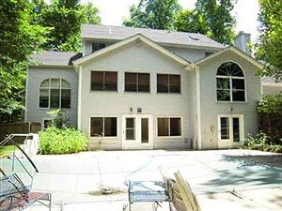 3rd image of 3860 Walnut Hollow Dr