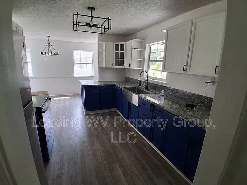 4 bed, 3.0 bath, 2300 sqft, $2,100 — Photo 3